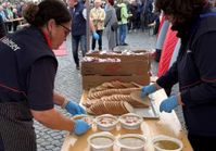 Erbsensuppe aus der Malteser-Feldküche