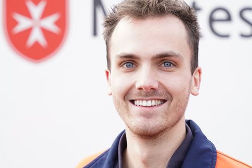 Porträt von Kevin, Notfallsanitäter in Usingen