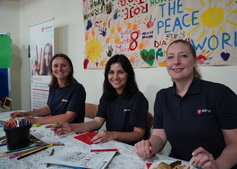 Die Mitarbeiterinnen des Integrationsdienstes und der Flüchtlingshilfe an ihrem Stand. Vielen Dank an alle, die diesen Tag möglich gemacht haben. 