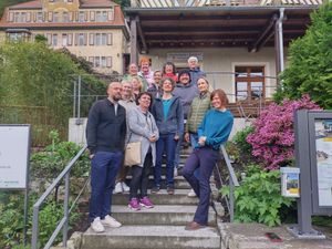 Die neuen Hospizbegleitenden feiern gemeinsam den Kursabschluss