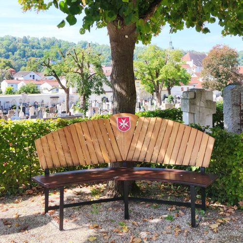 Malteser-Bank auf dem Friedhof Eichstätt