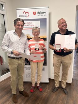 Übergabe der Ehrungsurkunden