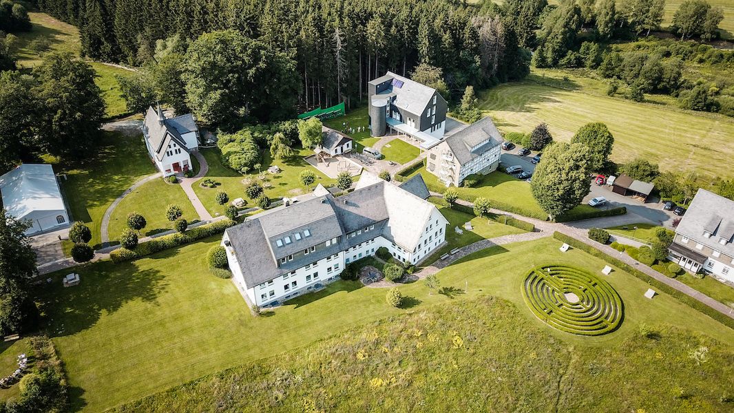 Bildungs- und Exerzitienhaus Elkeringhausen Winterberg von oben