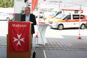 Foto: Malteser/Silvia Bergmann - Jörg Sauer, Erster Kreisbeigeordneter und Dezernent für den Rettungsdienst: „Die Kolleginnen und Kollegen der Rettungsdienste sind wahre Lebensretter, und wir haben dafür zu sorgen, dass sie die bestmögliche Ausstattung für diese lebenswichtige Arbeit erhalten.“