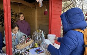 Verkauf von leckeren und/oder dekorativen (oft selbstgemachten) Produkten – der Erlös kam wohltätigen Zwecken zugute