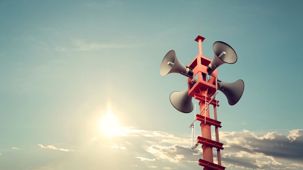 Was ist zu tun, wenn du Sirenenalarm hörst? Erfahre die Antwort hier. 