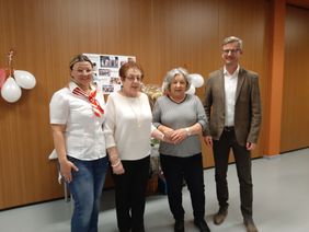 Mit einer kleinen Feierstunde wurden Christa Wirsing und Margarethe Peil aus dem Demenzdienst Altenstadt verabschiedet (v.l.): Standortkoordinatorin Marina Selle, Christa Wirsing, Margarethe Peil und Diözesangeschäftsführer Roy Kanzler. Foto: Malteser