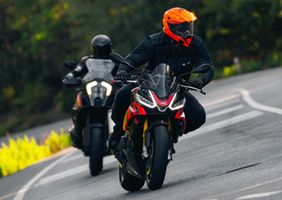 Beispielabbildung Motorradfahrer (Foto: Pexels)