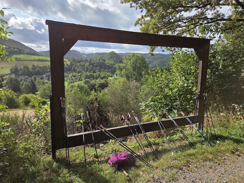 Aussicht mit Nordic Walking Stöcken
