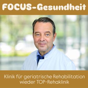 Arzt mit Focus-Gesundheit Auszeichnung für Klinik für geriatrische Rehabilitation als TOP-Rehaklinik.