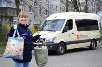 Foto © Michael de Clerque/Malteser: Schwere Einkaufstaschen schleppen, das übernehmen die Malteser Helferinnen und Helfer vom Mobilen Einkaufswagen.