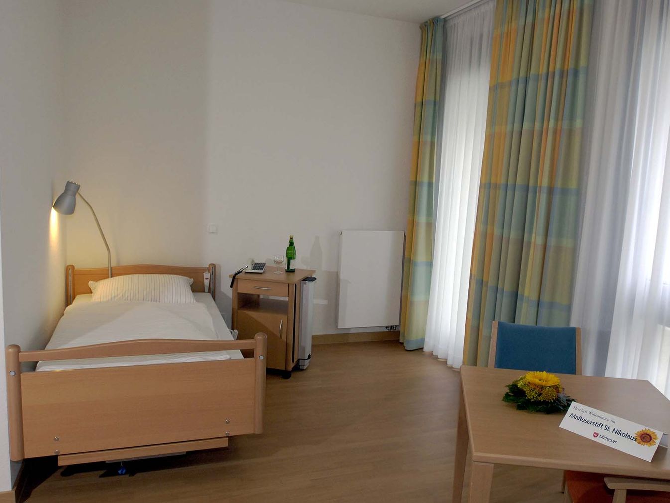 Beispielzimmer im Malteserstift St. Nikolaus in Duisburg 