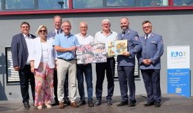 V.l.: Michael Söllheim (Vertreter des Ausschusses für Rettungswesen und Katastrophenschutz); Petra Kalkbrenner (Bürgermeisterin von Swisttal); Magnus Freiherr von Canstein (Diözesanleiter der Malteser im Erzbistum Köln); Christoph Becker (Bürgermeister von Bornheim); Oliver Krauß MdL; Sebastian Schuster (Landrat des Rhein-Sieg-Kreises); Christian Hoffmann (Wachleiter der Malteser Rettungswache Bornheim) und Michael Krämer (Malteser Bezirksgeschäftsführer Rheinland-Süd)