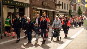 Unter dem Leitgedanken „Raum geben“ zog die Pilgergruppe nach ihrer Ankunft in Kevelaer in Prozession zur Gnadenkapelle der „Trösterin der Betrübten“.
