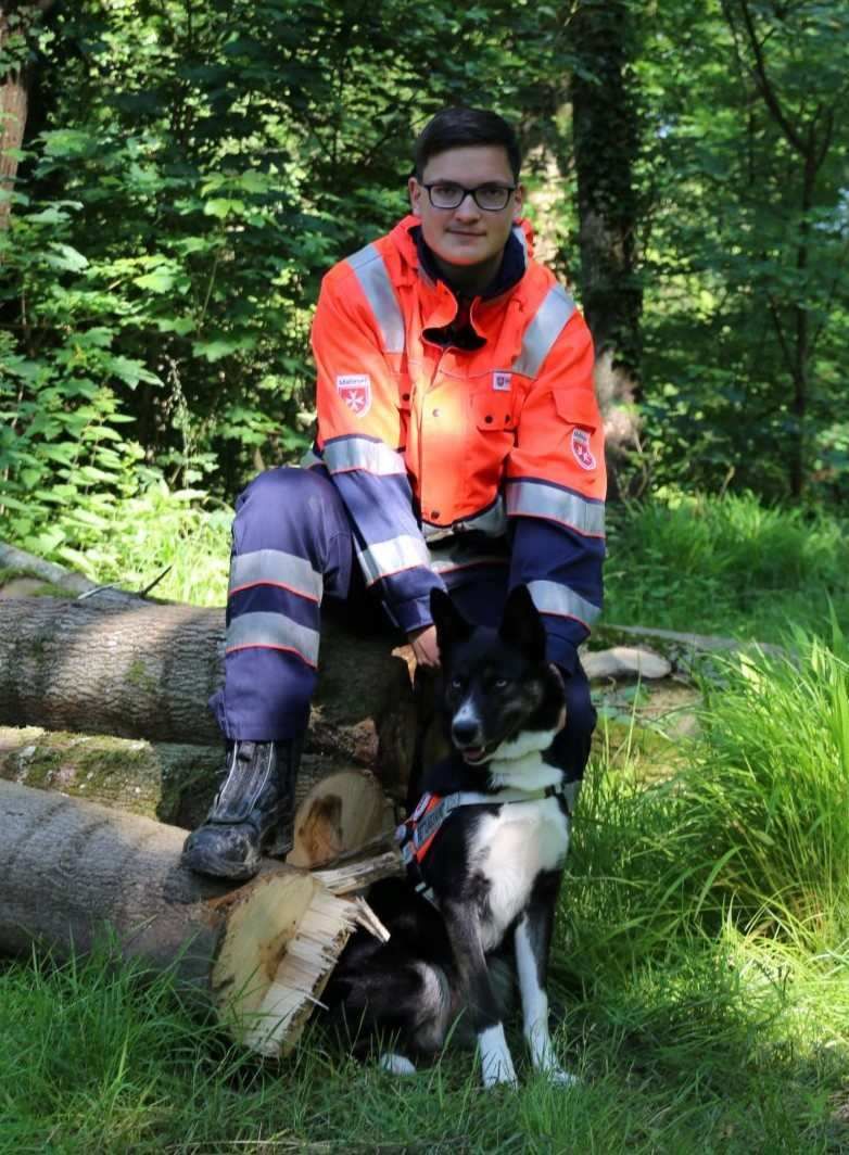 Unser Helfer Lucien mit seinem Hund Luna