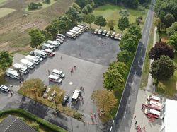 Luftaufnahme von Einsatzfahrzeugen der Medizinischen Task Force 38