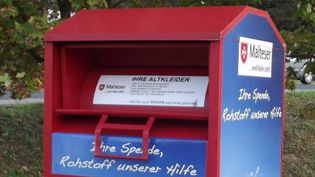 Altkleider Container der Malteser.