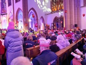 Gäste des KBD mit großer Freude beim Fastelovend-Gottesdienst in der Kirche St. Agnes