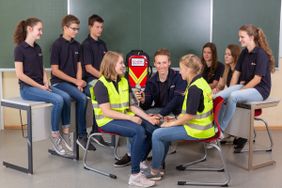 Eine Gruppe junger Schulssanitäterinnen und -sanitäter