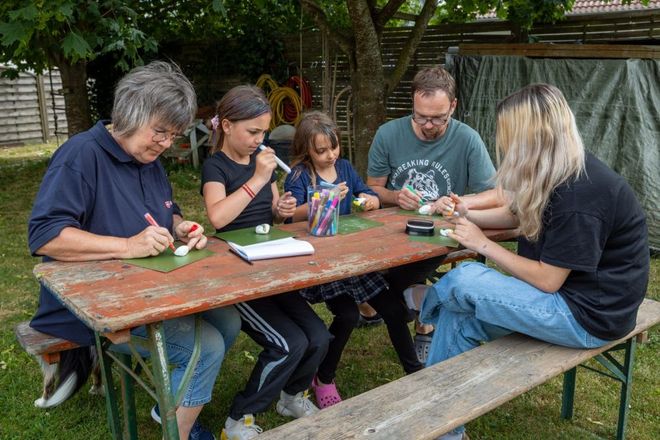 Familie mit Hospizbegleiterin