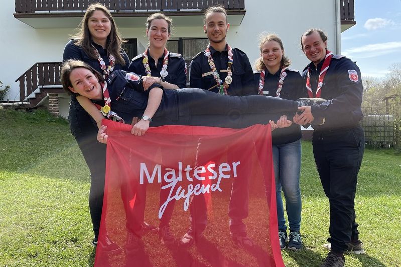 Foto: Malteser - Paul Häb (rechts im Bild) koordiniert als Referent Jugend und Schule die Jugendarbeit der Malteser in der Diözese Limburg.