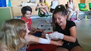 GrundschülerInnen während der Ausbildung in der Schule