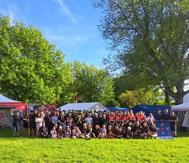Nach dem Gottesdienst an Pfingstsonntag kamen alle für ein obligatorisches Gruppenfoto zusammen.