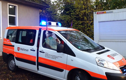 Der Nikolaus gemeinsam mit unseren Maltesern auf dem Weg zur Feuerwehr.