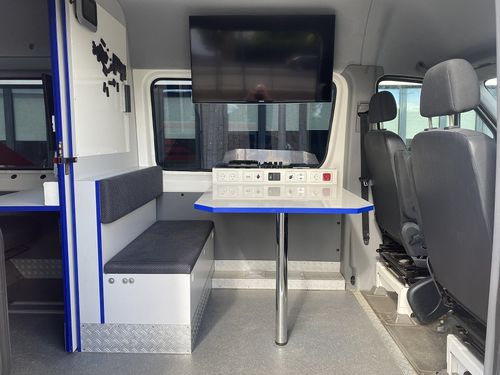 Einsatzleitwagen ELW1 des Malteser Hilfsdienstes in Neuwied (Besprechungsbereich)