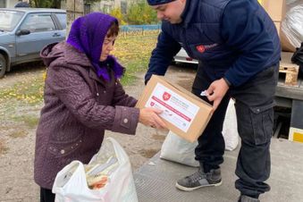 Lebensmittel werden von den Maltesern an Bedürftige verteilt.Foto: Malteser Ukraine