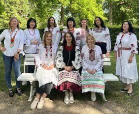 Frauen in ukrainischer Tracht