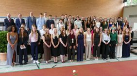 Der Abiturjahrgang beim Gruppenfoto