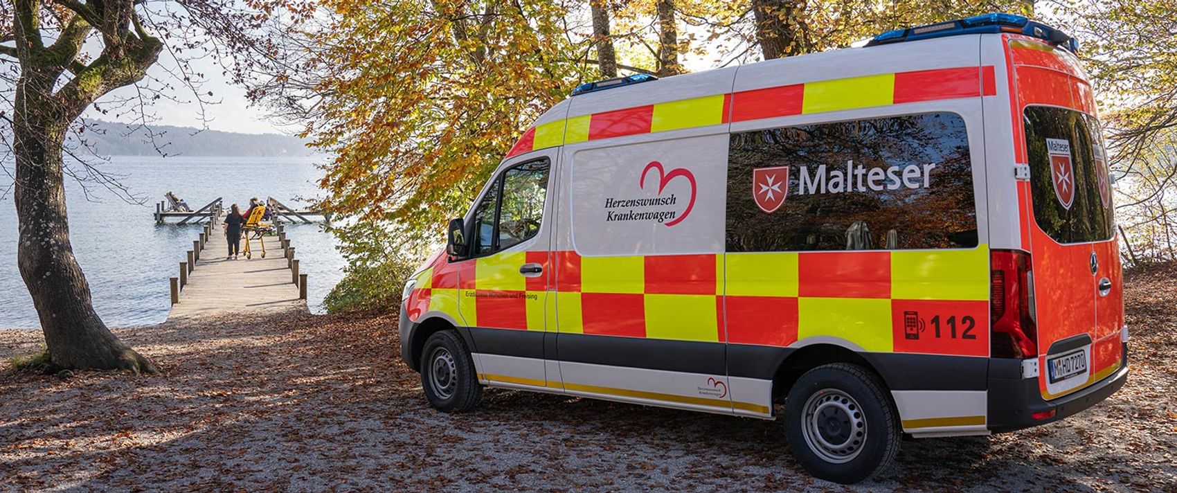 Herzenswunsch-Krankenwagen im Herbst