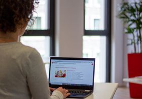 Online-Assistenz hilft bei der eigenen Patientenverfügung. Foto: Malteser