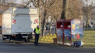 Malteser Altkleidercontainer & Leerungsfahrzeug