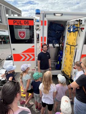 Großer Andrang bei den Führungen durch den Malteser Rettungswagen