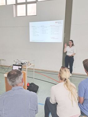 Jasmin Klinkner bereitete Lehrkräfte der Ursulinenschule in Bornheim Hersel Ende April gezielt auf ihre Multiplikatorenrolle beim Thema Laienreanimation vor.