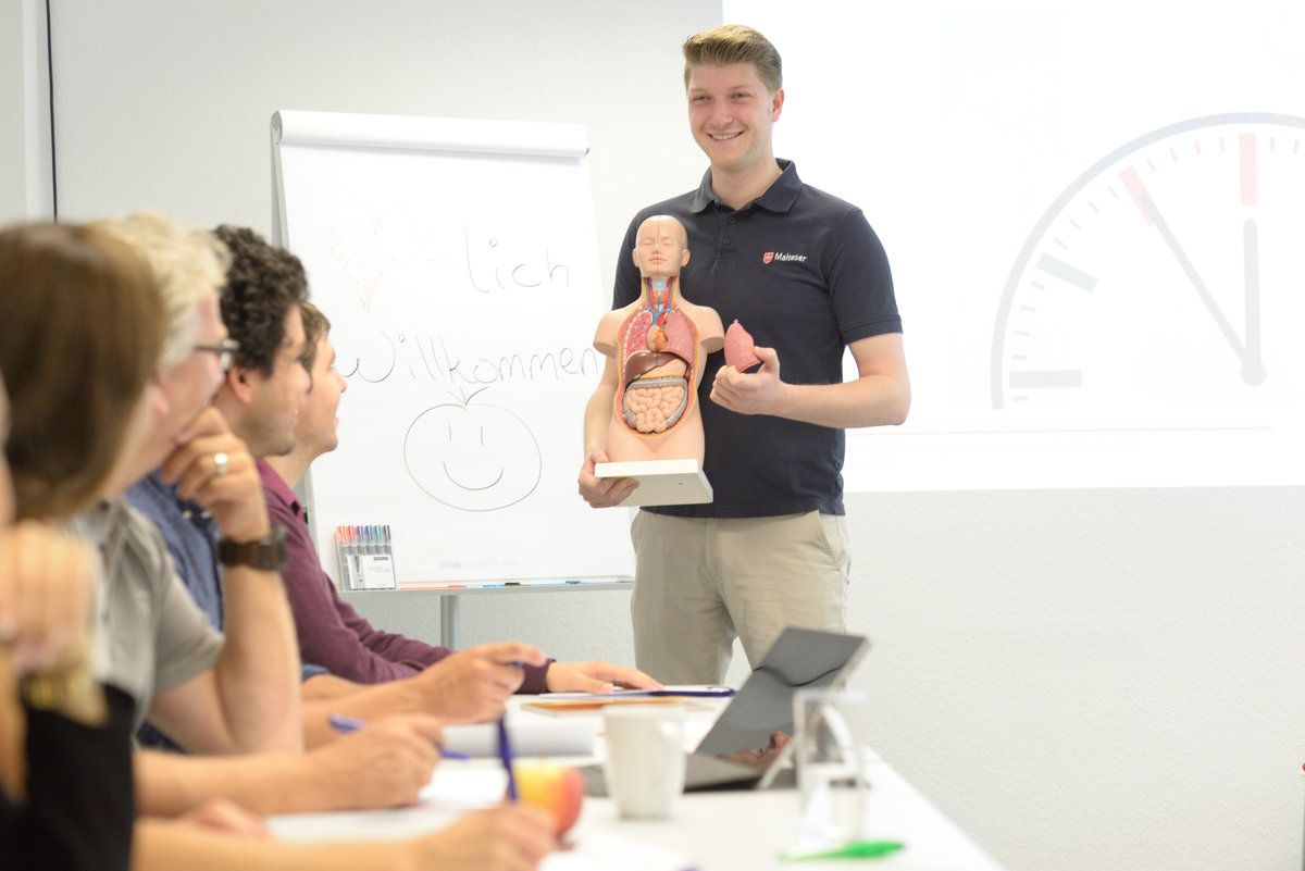 Laufender Erste-Hilfe-Kurs