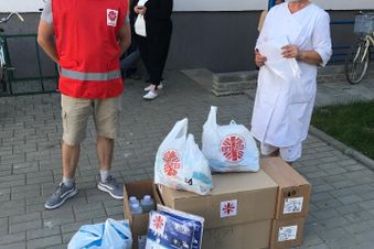 In der Corona-Pandemie besonders wichtig: Schutzausrüstung und Desinfektionsmittel für Krankenhäuser und Pflegeeinrichtungen. Foto: Caritas Belarus