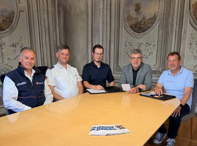 Fachleute der Malteser und des Landkreises im Gespräch