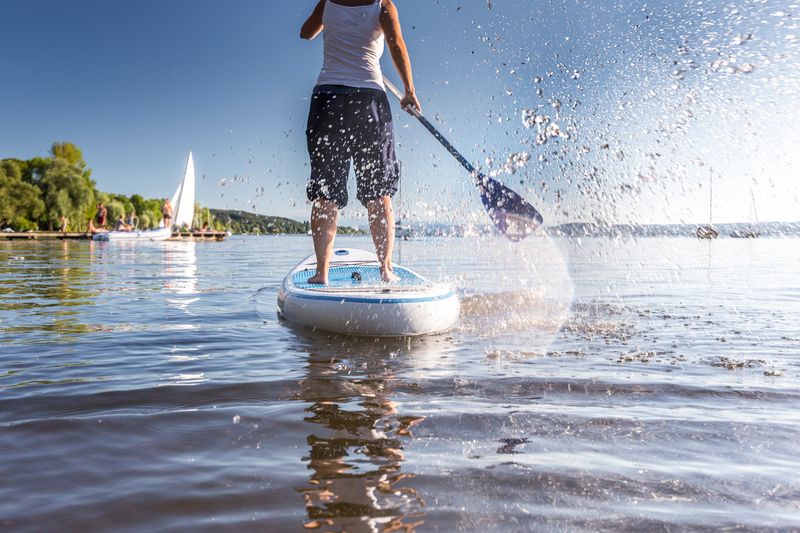 Stand-up-Paddling auf einem See