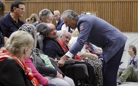 Präsident Khevenhüller mit einem Pilger