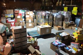 Waschmaschinen, Wäschetrockner, Konserven, Hygieneartikel und Babynahrung für die Menschen in der Ukraine - alles Spenden von Unternehmen aus dem Kreis Ravensburg/Weingarten. Foto: Malteser Ravensburg/Weingarten