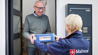 Jetzt Mittagessen für Senioren beim Menüdienst Malteser Menüservice bestellen und genießen