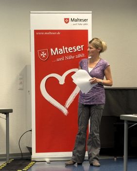 Eine Referentin während ihres Vortrags