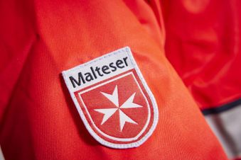 Das Logo der Malteser. 