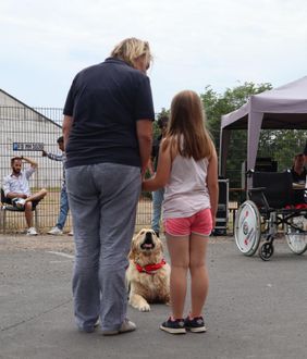 Ein Einblick in das rege und bunte Treiben am vergangenen Samstag rund um das Malteser Zentrum. Geboten wurden afghanischer Tanz, Vorstellung des Besuchs- und Begleitungsdienstes mit Hund, gemeinsame Katastrophenschutz-Übung mit dem THW sowie einen Vortrag zum Thema Patientenverfügung und Co. Fotos: Malteser Fulda/Antonia Sauer