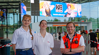 Einsatzkräfte der Malteser waren sowohl auf dem Veranstaltungsgelände der DoKomi unterwegs als auch an festen Unfallhilfsstellen. Hier ein Team am Eingang der Messe