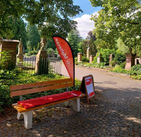 Trauerbank der Malteser auf dem Alten Friedhof