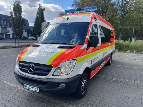 Einsatzleitwagen ELW1 des Malteser Hilfsdienstes in Neuwied (Ansicht von vorne links)